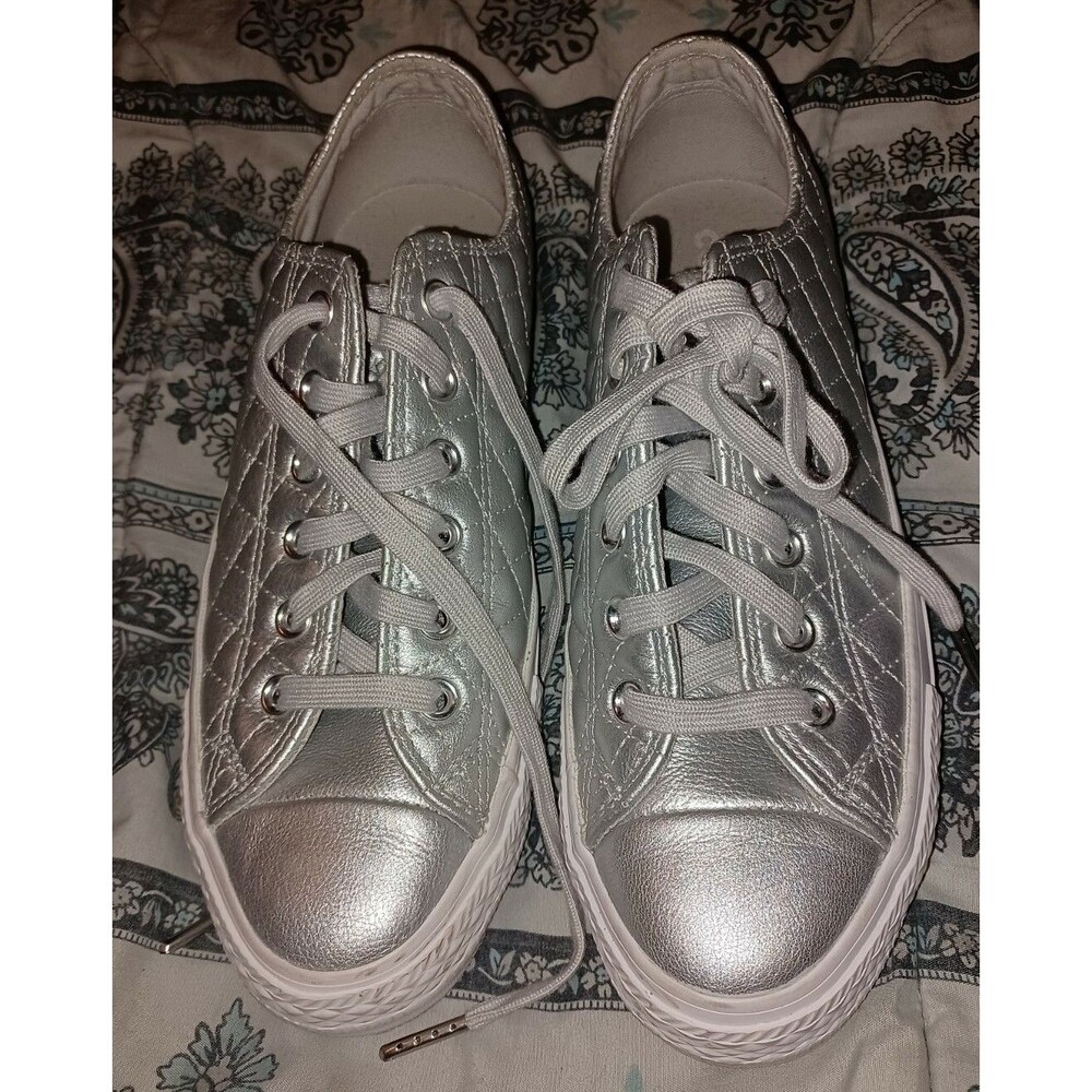 CONVERSE ALL STAR METALLIC SILVER QUILTED LOW TOPS SIZE 9 WOMENS